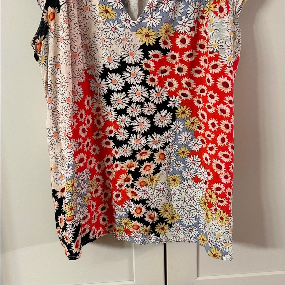 Sanctuary Multicolor patchwork Floral V-Neck cap sleeve Blouse - Picture 4 of 5